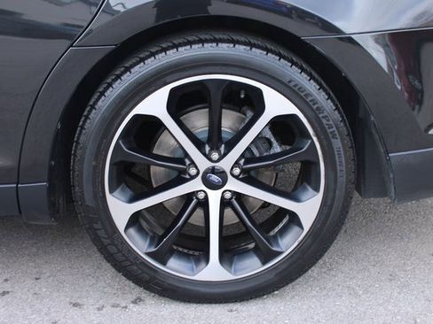 Used 2015 Ford Taurus Limited w/ Equipment Group 301A image 32