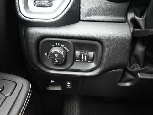 Used 2026 RAM 1500 Laramie AWD/4WD image 13