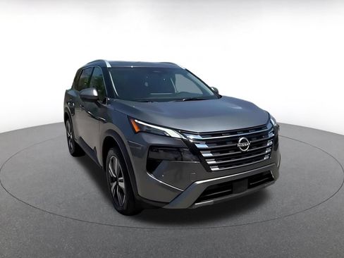 Used 2026 Nissan Rogue SL FWD image 3