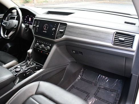 Used 2021 Volkswagen Atlas SEL Premium image 32