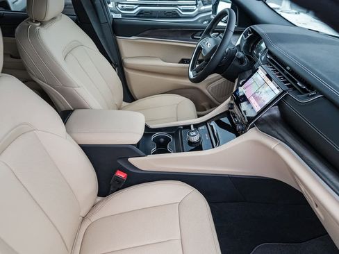 New 2025 Jeep Grand Cherokee L Limited image 17