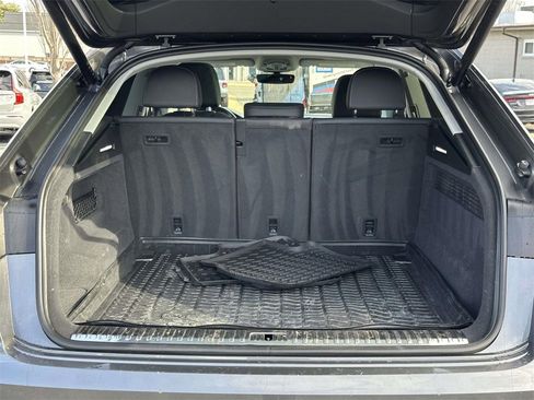 Used 2022 Audi Q8 Prestige image 14