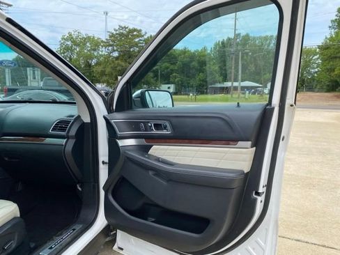 Used 2016 Ford Explorer Platinum AWD/4WD image 16
