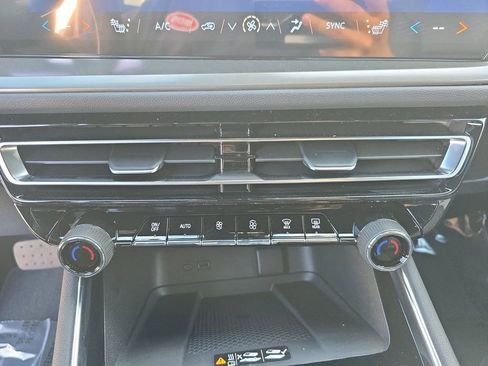 New 2026 Chevrolet Traverse LT w/ Sun and Wheel Package FWD image 26