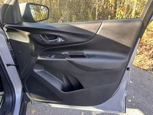 Used 2018 Chevrolet Equinox LT image 17