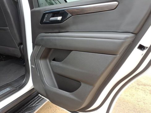 Used 2025 Chevrolet Tahoe LT w/ Comfort Package RWD image 13