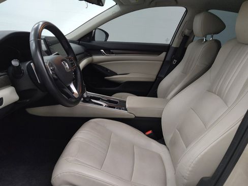 Used 2018 Honda Accord Touring image 17