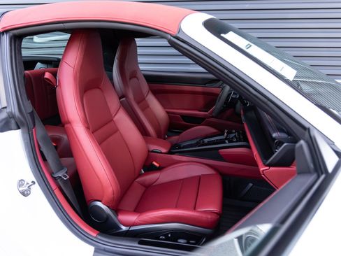 Certified 2024 Porsche 911 Targa 4 GTS w/ Premium Package AWD/4WD image 32