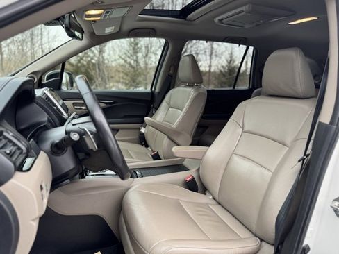 Used 2017 Honda Pilot Touring image 10
