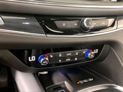 Certified 2024 Buick Enclave Essence FWD image 13