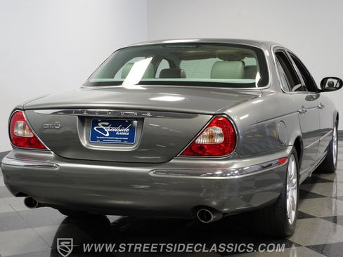 Used 2004 Jaguar XJ8 image 11
