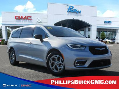 Used 2024 Chrysler Pacifica Limited