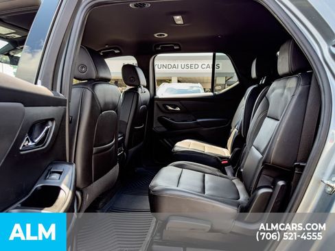 Used 2023 Chevrolet Traverse LT FWD image 14