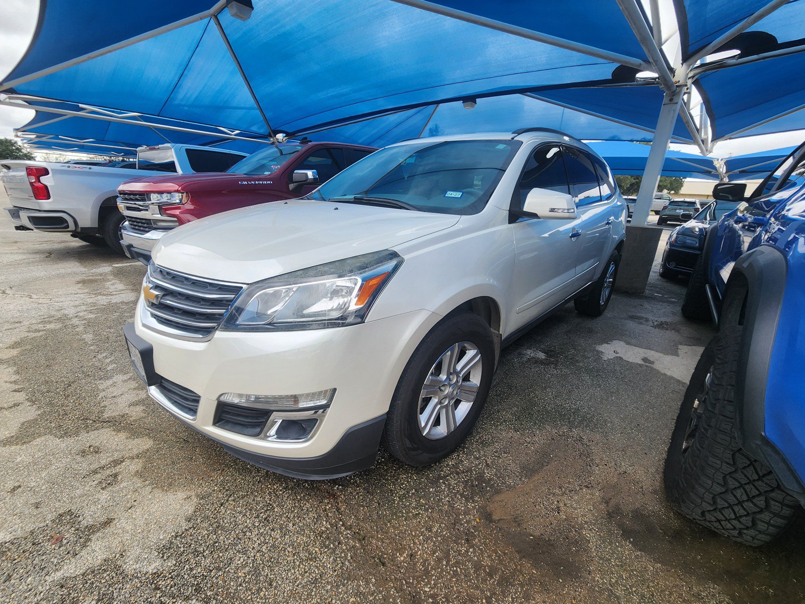 Used 2013 Chevrolet Traverse LT FWD image 2