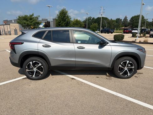 New 2026 Chevrolet Trax RS w/ Sunroof Package FWD image 6