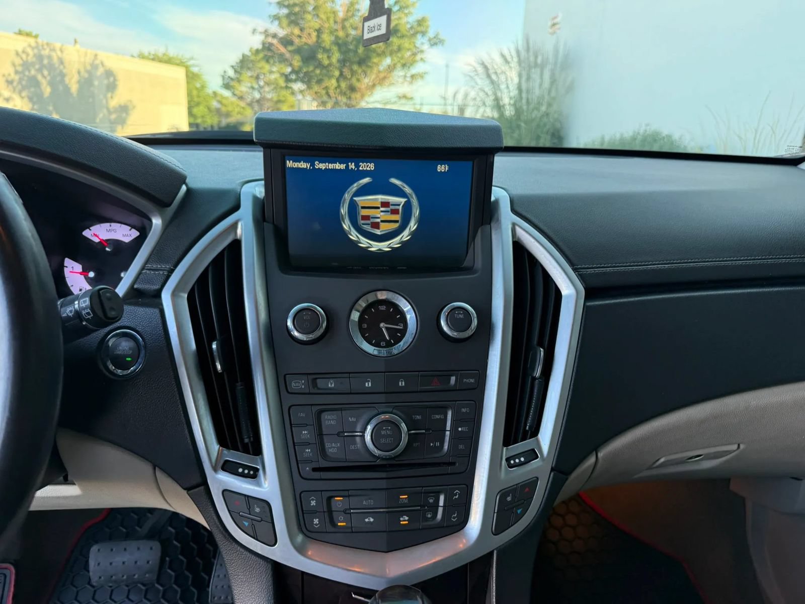 Used 2010 Cadillac SRX Luxury FWD image 15