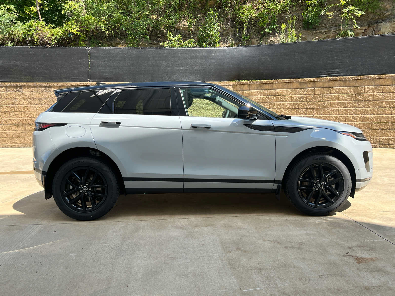 Used 2025 Land Rover Range Rover Evoque S AWD/4WD image 7