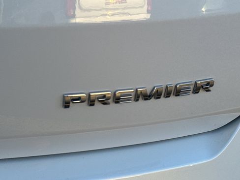 Certified 2023 Chevrolet Traverse Premier image 9