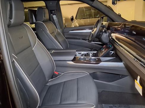 New 2026 Cadillac Escalade ESV Luxury AWD/4WD image 6