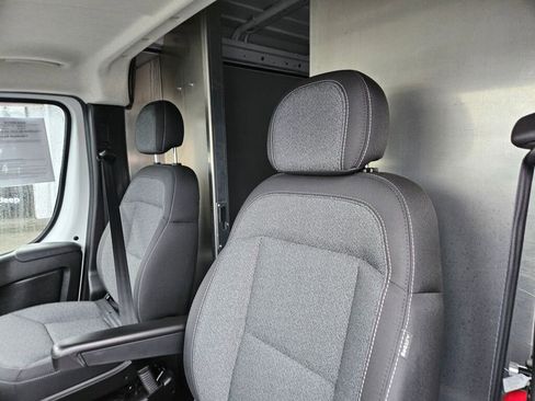 Used 2025 RAM ProMaster 2500 w/ Convenience Group image 17