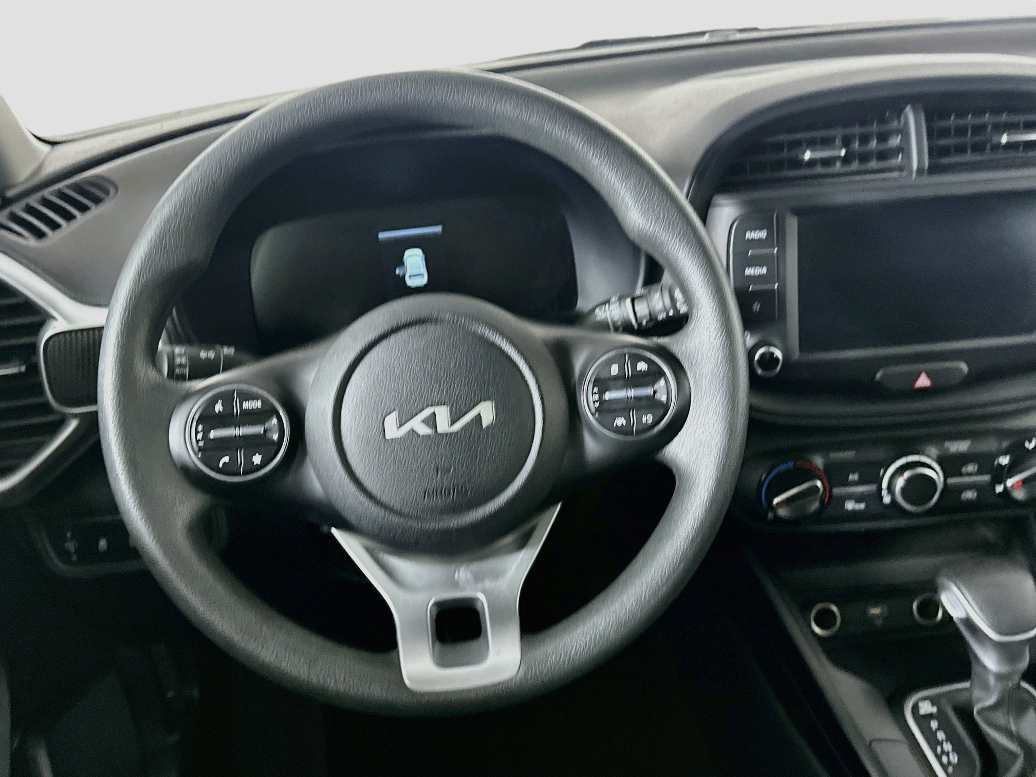 Used 2025 Kia Soul LX w/ LX Technology Package FWD image 17