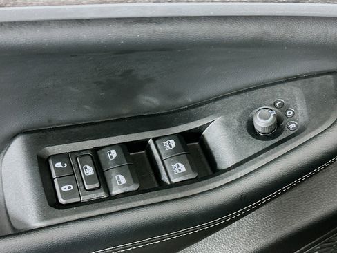 Used 2024 Jeep Grand Cherokee L Limited w/ Luxury Tech Group II image 15