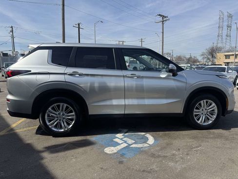 Used 2024 Mitsubishi Outlander ES image 4