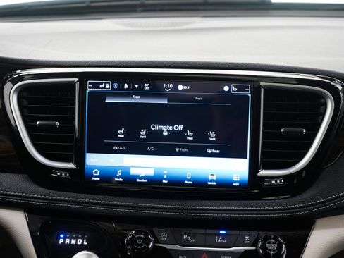 Used 2024 Chrysler Pacifica Limited image 16