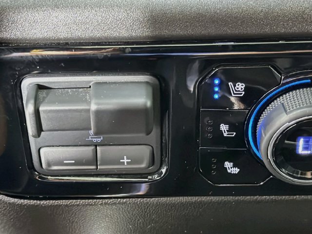 Used 2024 Chevrolet Silverado 2500 High Country w/ High Country Premium Package AWD/4WD image 25