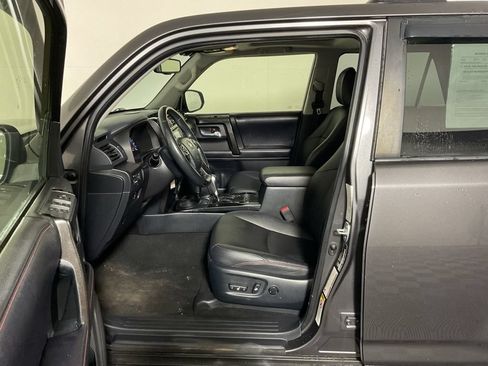 Used 2018 Toyota 4Runner TRD Off-Road AWD/4WD image 21