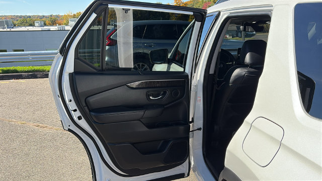 Used 2023 Honda Pilot Elite image 22
