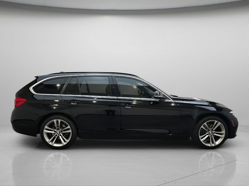Used 2017 BMW 330i xDrive Wagon AWD/4WD image 8