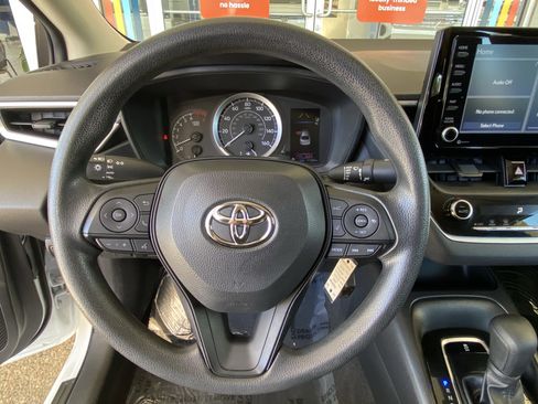 Used 2022 Toyota Corolla LE image 23