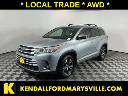 Used 2017 Toyota Highlander Plus AWD/4WD image 1