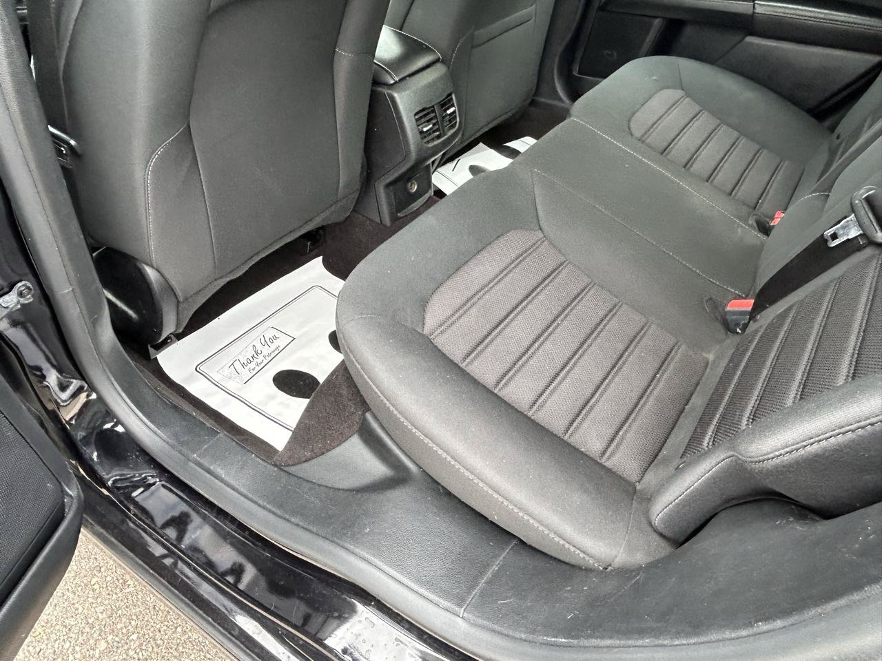 Used 2020 Ford Fusion SE FWD image 9