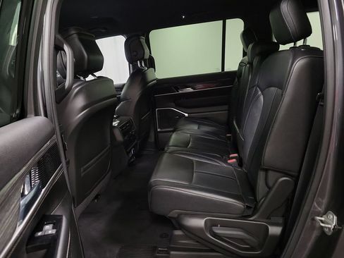 Used 2022 Jeep Wagoneer Series II AWD/4WD image 23