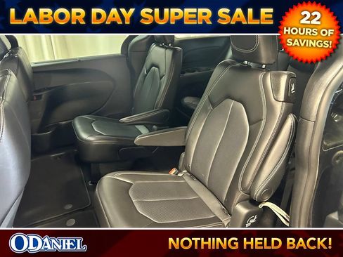 Used 2025 Chrysler Pacifica Select FWD image 6