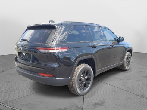 New 2025 Jeep Grand Cherokee Altitude image 7