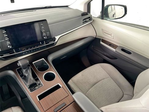 Used 2022 Toyota Sienna LE image 22