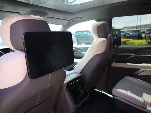 Used 2026 Cadillac Escalade IQ Sport 1 w/ LPO, ONYX Package AWD/4WD image 20