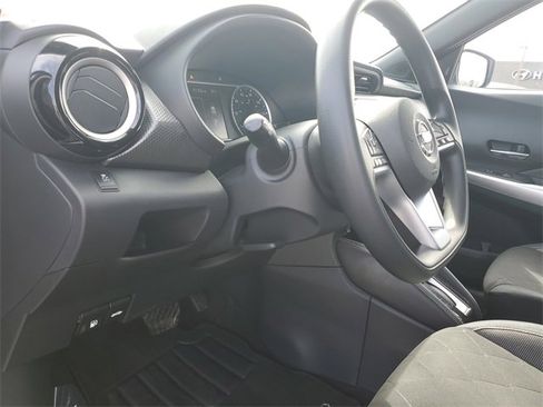 Used 2018 Nissan Kicks SV image 21