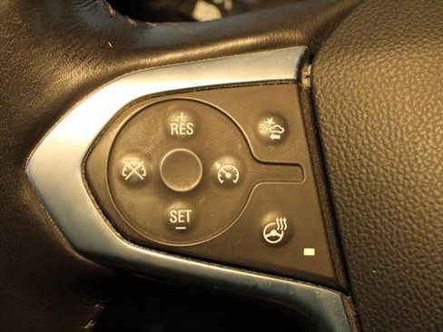 Used 2021 Chevrolet Traverse LT image 13