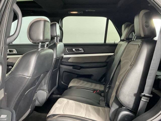 Used 2017 Ford Explorer XLT w/ Equipment Group 202A AWD/4WD image 12