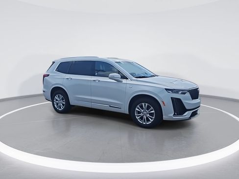 Used 2024 Cadillac XT6 Luxury AWD/4WD image 2