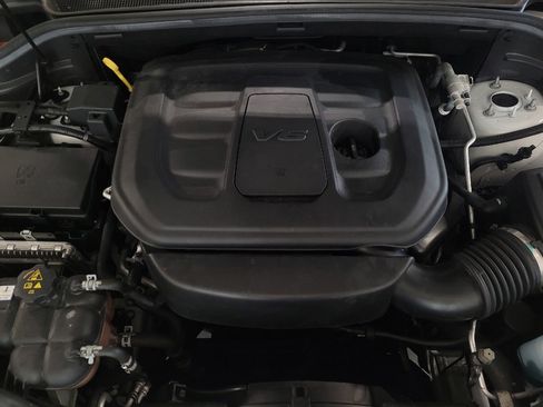 Used 2019 Jeep Grand Cherokee Laredo RWD image 30