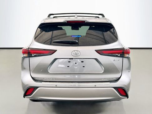 New 2026 Toyota Highlander Platinum image 5