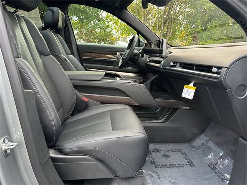 New 2026 Cadillac Vistiq Sport image 10