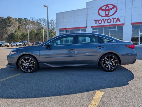 Used 2019 Toyota Avalon Touring w/ Advanced Safety Package image 2