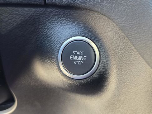 New 2026 Volvo XC40 B4 Core w/ Climate Package image 18