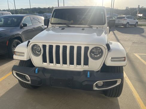 Used 2022 Jeep Wrangler Unlimited Sahara w/ Cold Weather Group AWD/4WD image 4